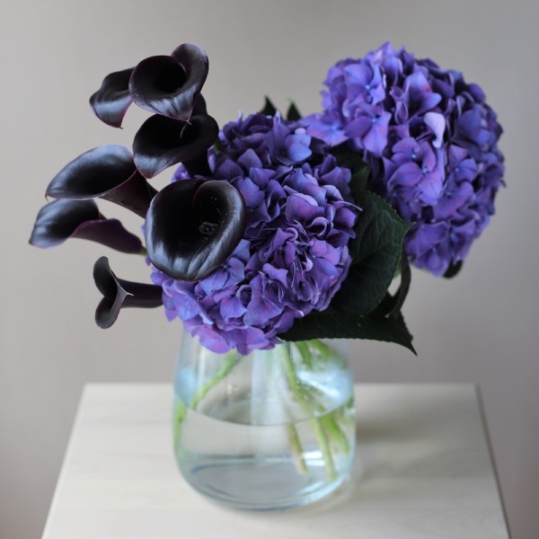 Hydrangea with Calla Lilies in a vase - Размер S