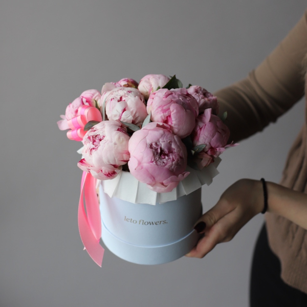 Pink peonies in a hat box - Размер S