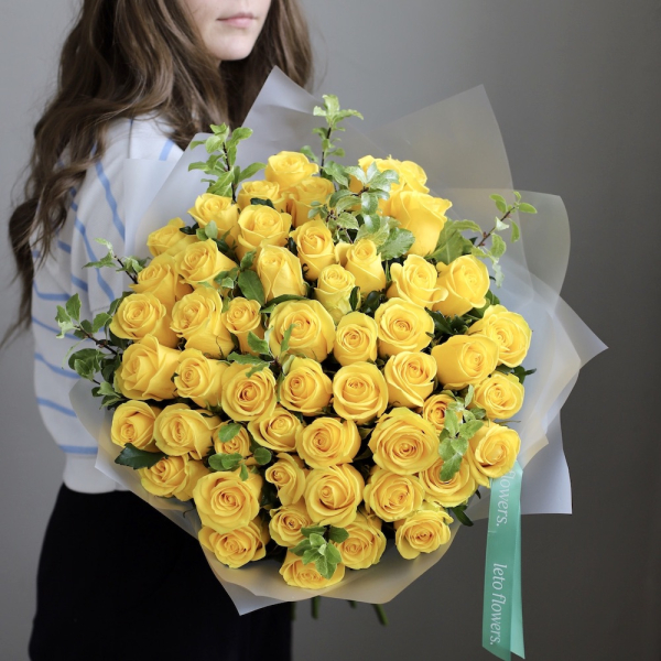 Yellow roses - 49 роз с зеленью 