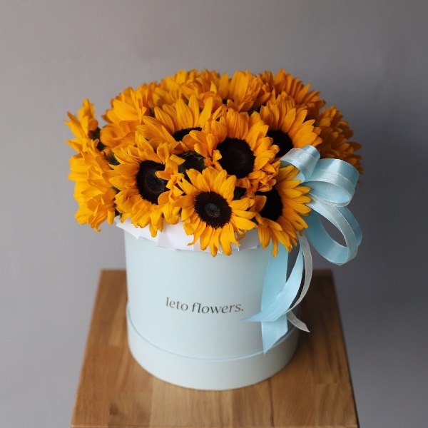 Sunflowers in a hat box - Размер M