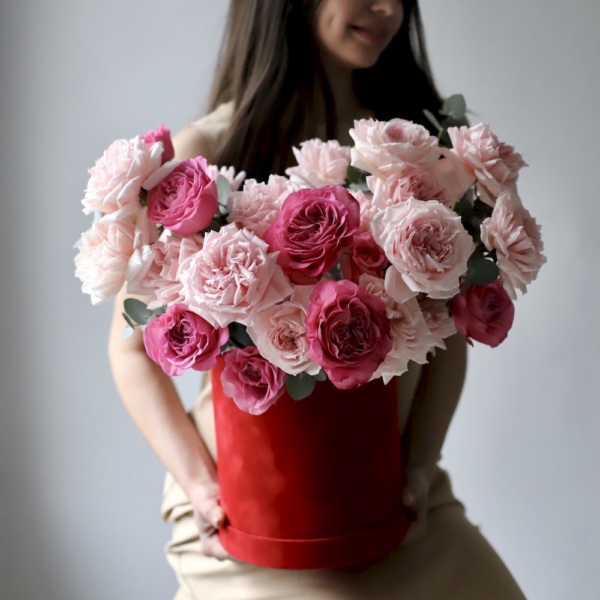 Garden Roses in a velvet hat box - Размер M